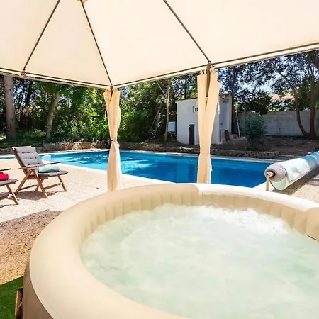 Konukevi Un Chateau Pour Vos ? 4*